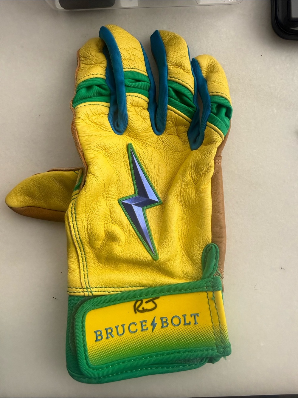 BRUCE BOLT Adult Small Yellow Coach Rac Glove - Right Hand Only